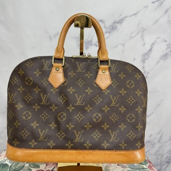 Louis Vuitton | Vintage Monogram Alma PM - Picture 11 of 15